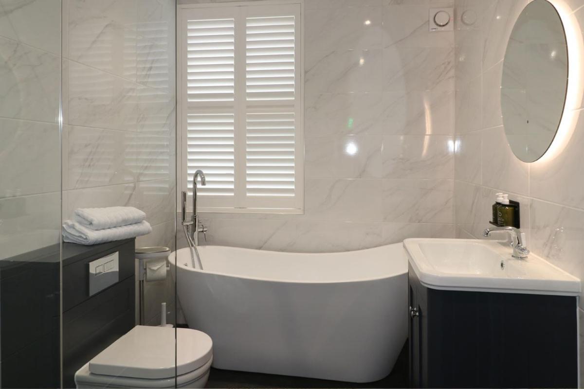 Ashbourne Luxury Suites Екстер'єр фото